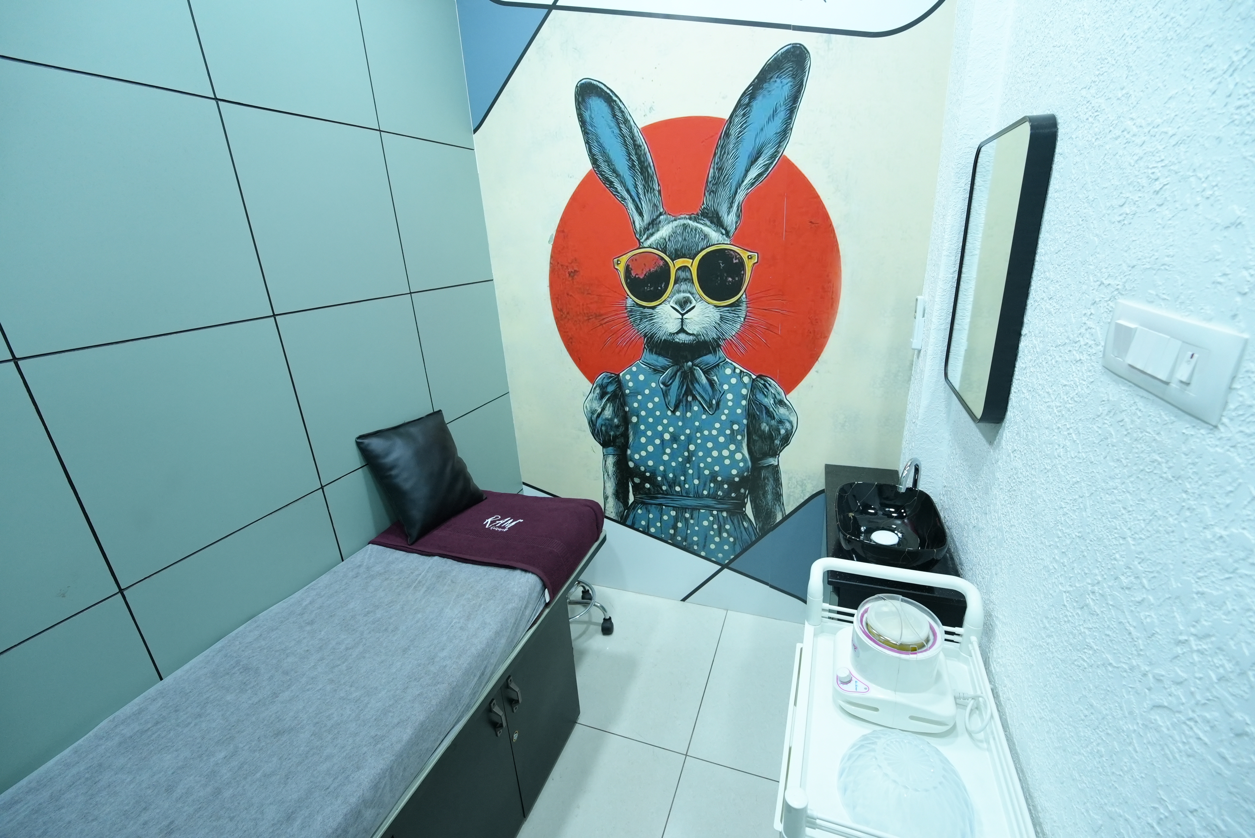 Clean treatment room at RAM KALASAPATI